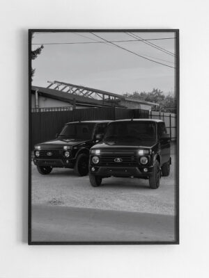 Black,Rectangular,Picture,Frame,On,White,Wall,With,Blank,Paper Черные Нивы