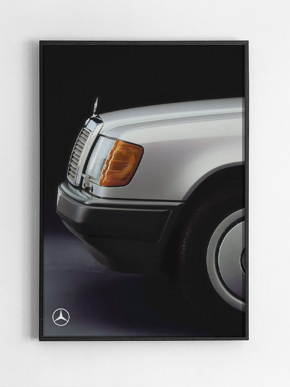 Black,Rectangular,Picture,Frame,On,White,Wall,With,Blank,Paper Mercedes-Benz W124 Волчок, ретро