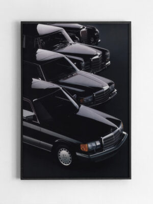 Black,Rectangular,Picture,Frame,On,White,Wall,With,Blank,Paper Наследие Мерседесов