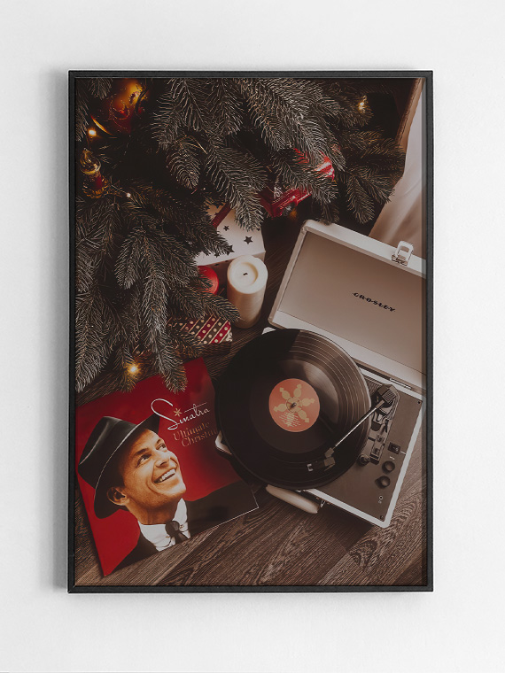 Black,Rectangular,Picture,Frame,On,White,Wall,With,Blank,Paper Новогодний Френк Синатра