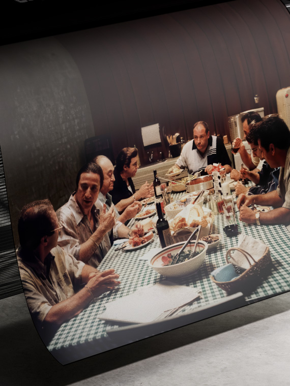 The sopranos за столом