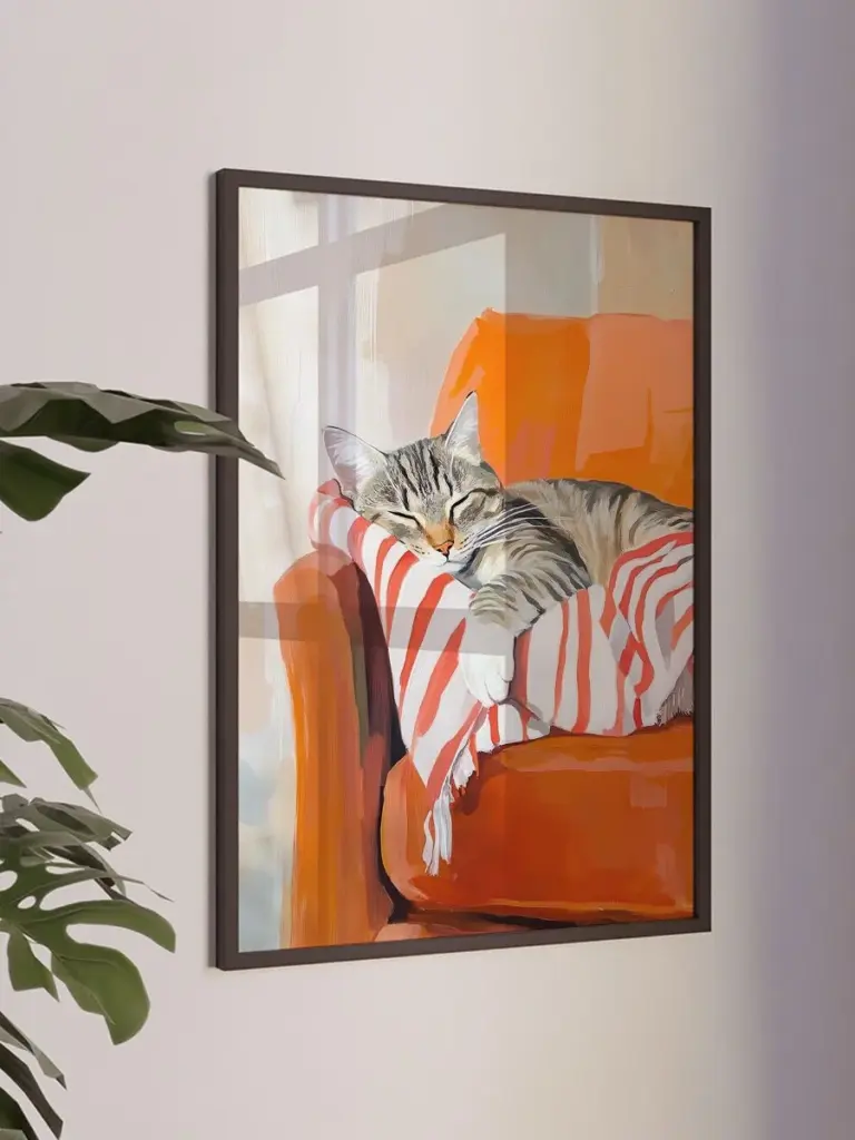 Котик спит на кресле